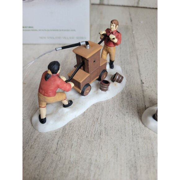 Dept 56 56335 Volunteer firefighters village accessory xmas - Picture 8 of 11